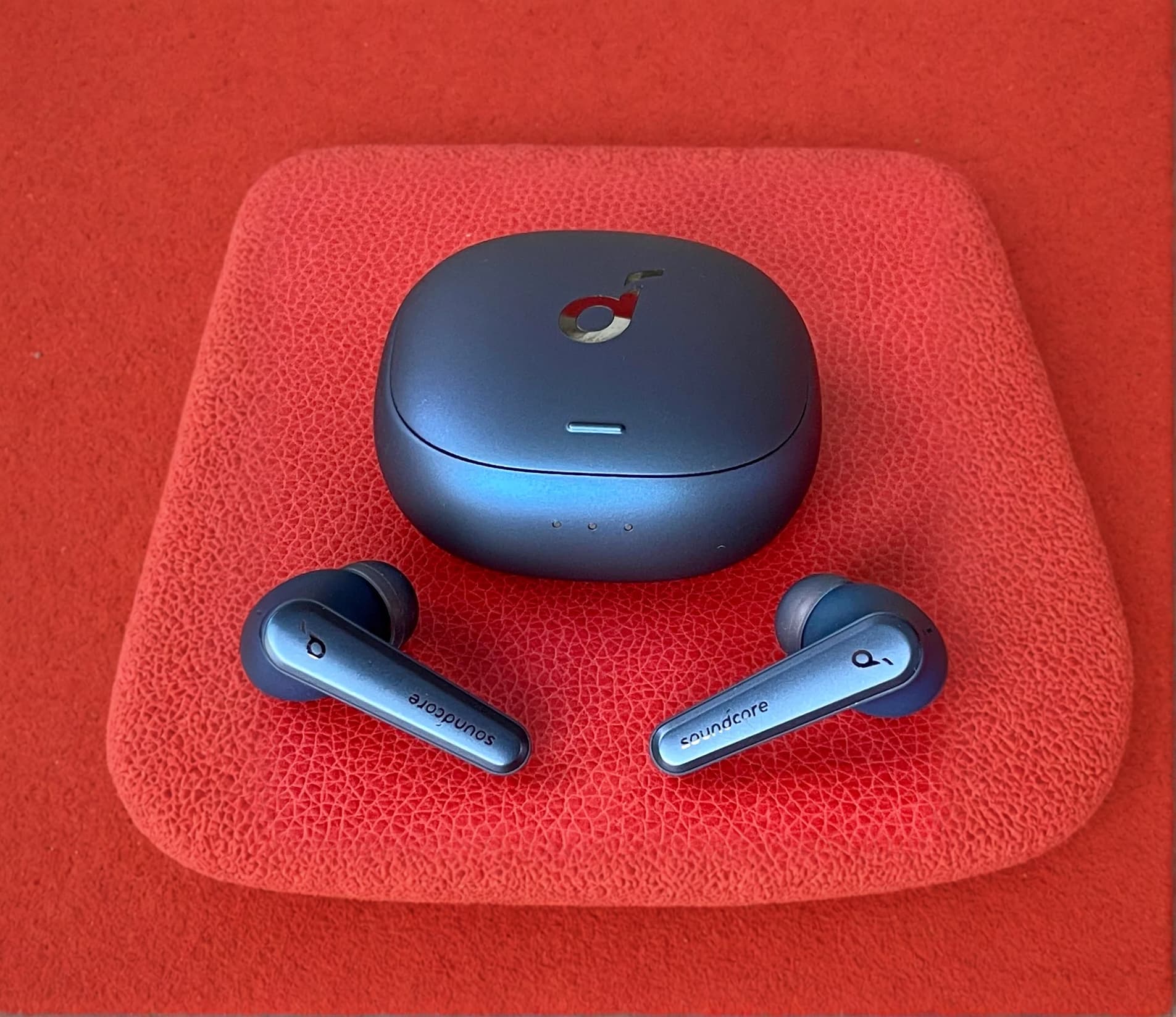 Best Earbuds for Mowing: Top Picks for Comfort and Noise Cancellation